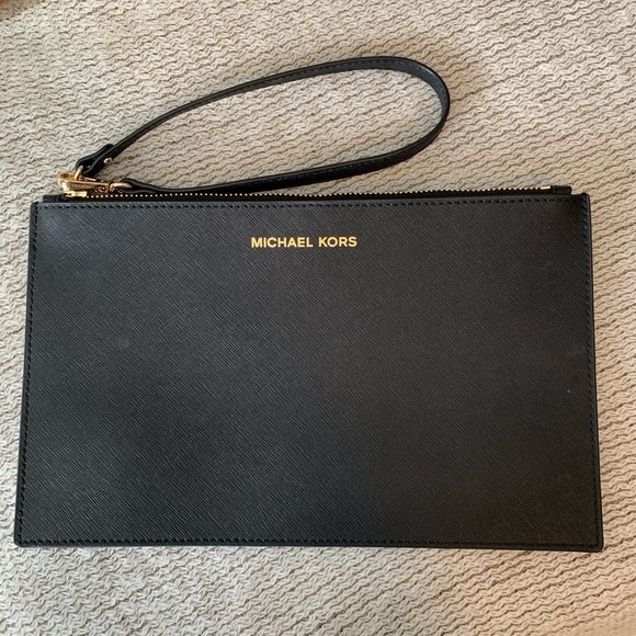 Michael Kors Handbags - Michael Kors Envelope Wristlet